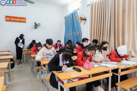 Combo Đề Thi Thử Tốt Nghiệp THPT 2025 – Khối D (Có Đáp Án)